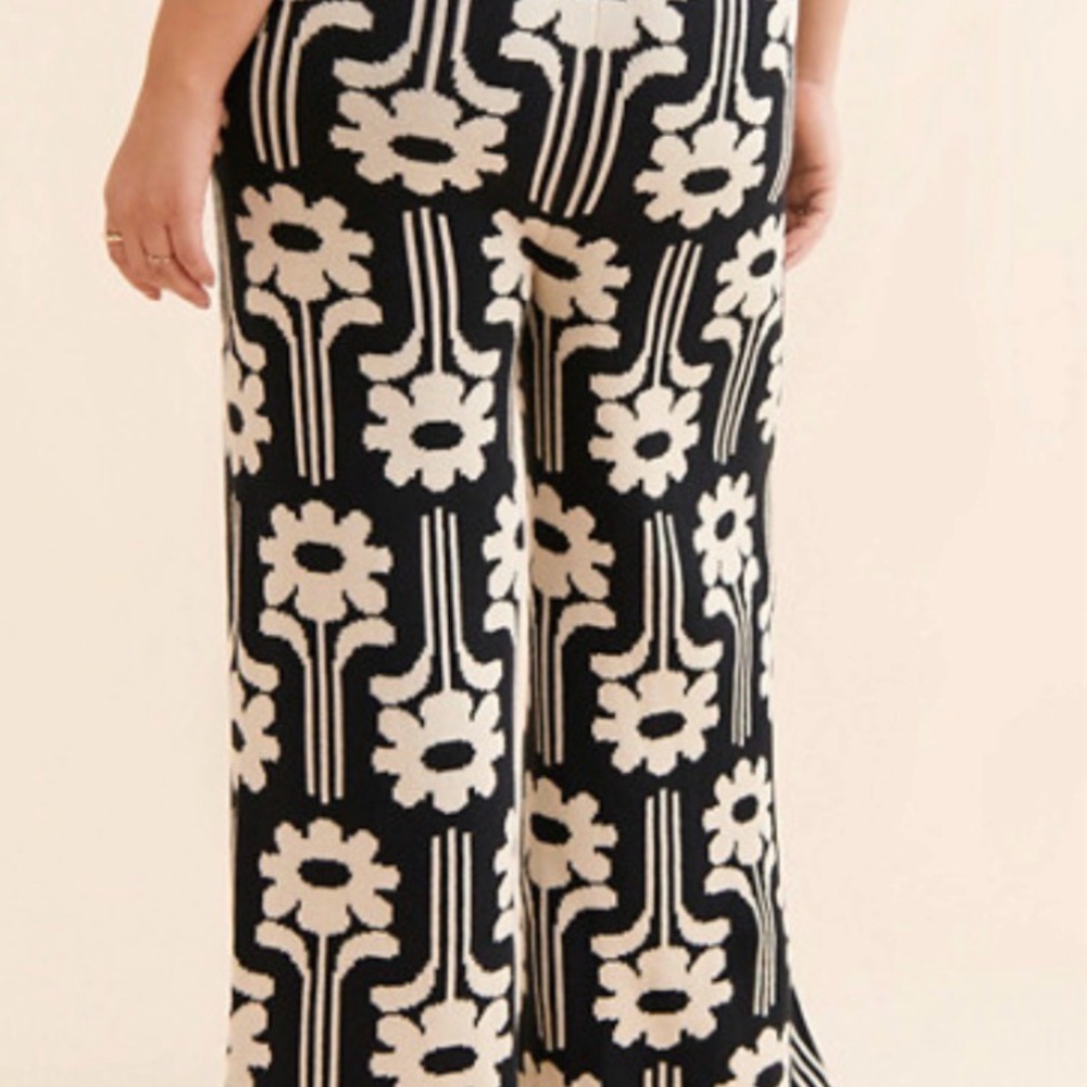 Floral Knit Wide-Leg Pants - Black & Cream